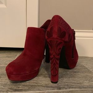Gianni Bini booties